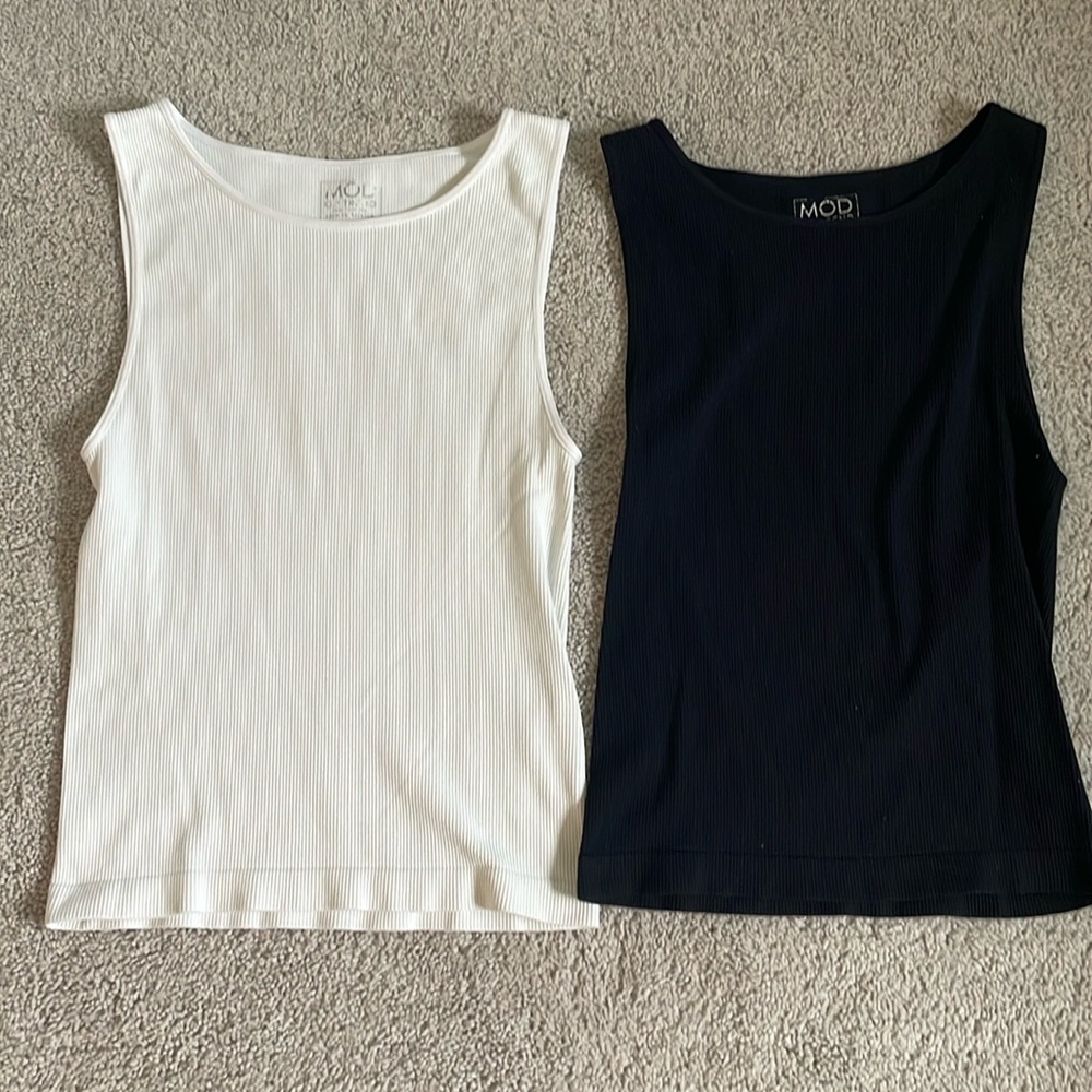 Bundle of boutique black and white tanks